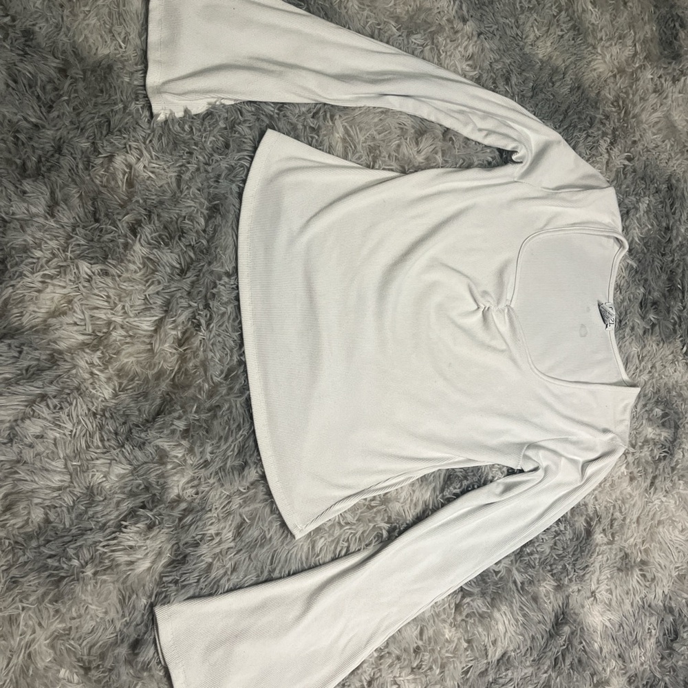 Rue21 White Fitted Crop Long Sleeve Blouse